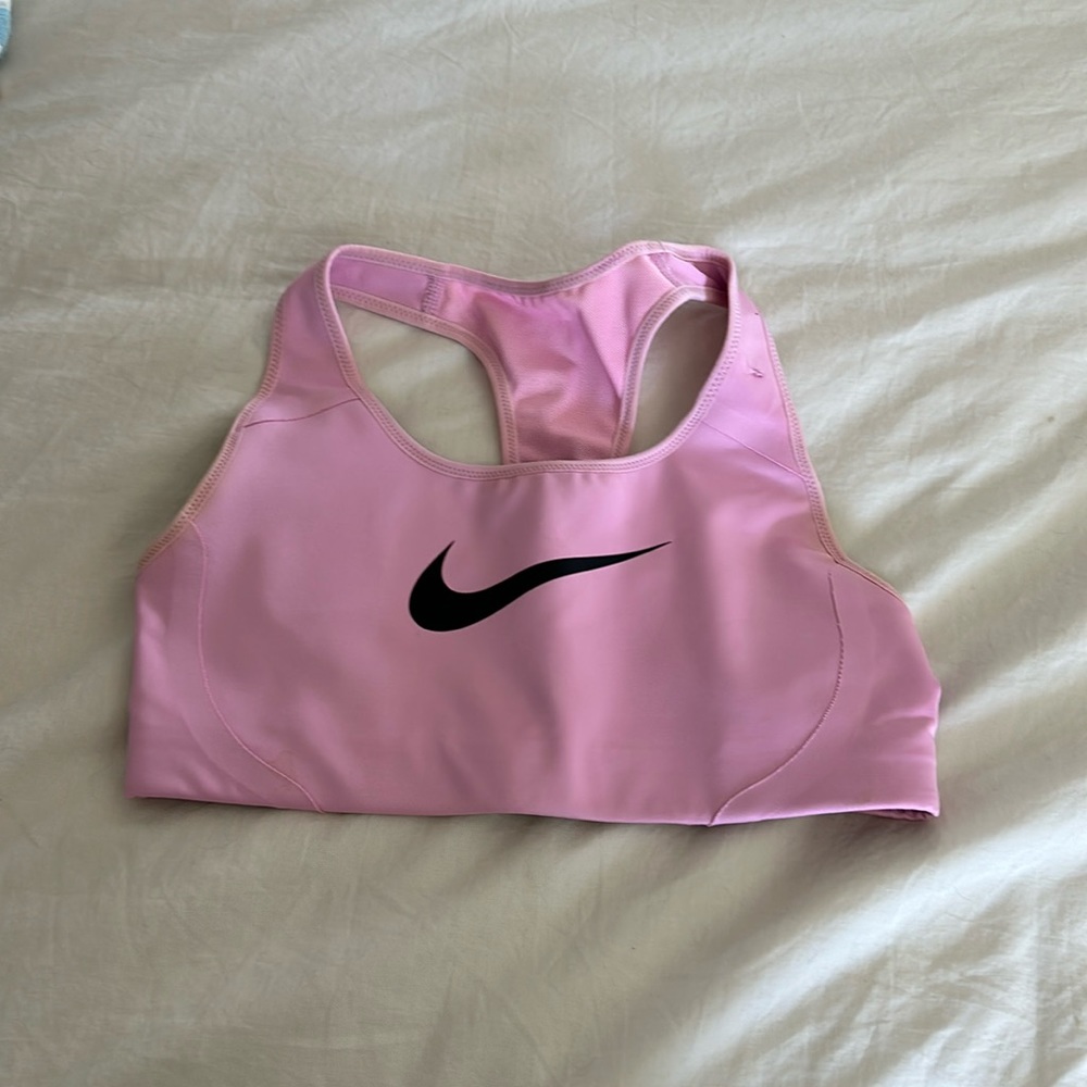 pink nike sports bra